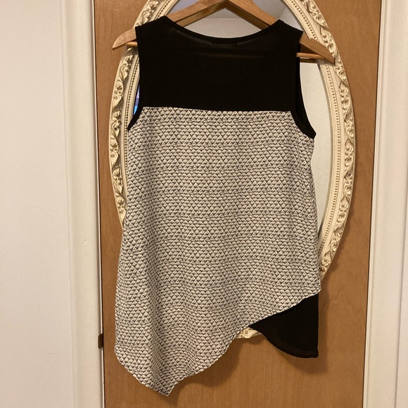 Le Lis Patterned Blouse - Picture 2 of 5